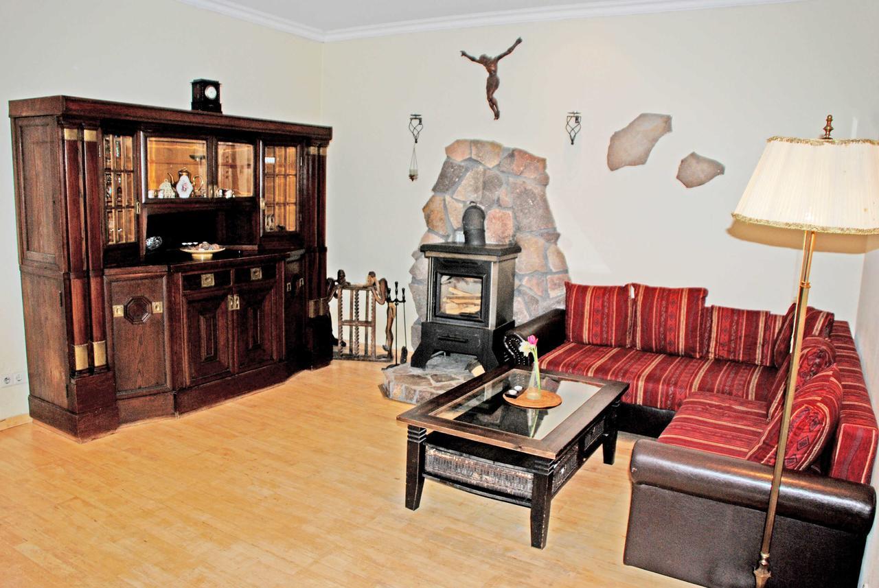 Ferienwohnungen Im Gutshaus Gnies Exteriör bild