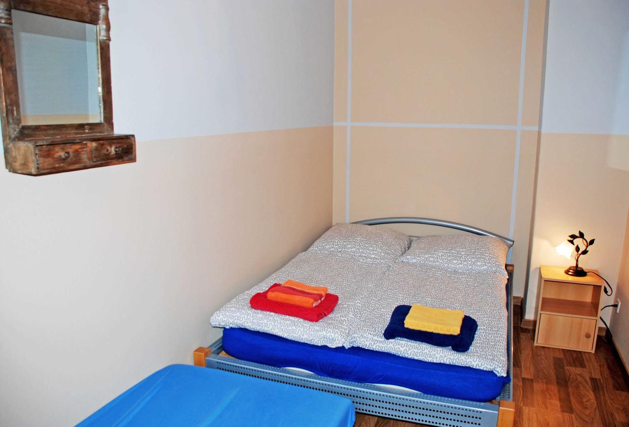 Ferienwohnungen Im Gutshaus Gnies Exteriör bild