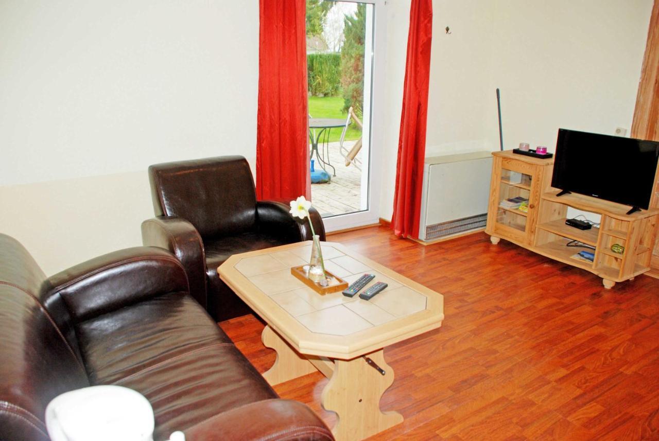 Ferienwohnungen Im Gutshaus Gnies Exteriör bild
