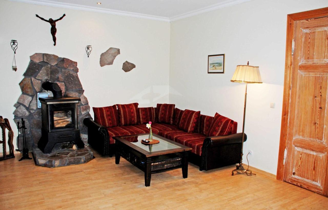 Ferienwohnungen Im Gutshaus Gnies Exteriör bild