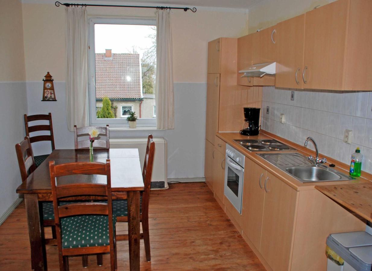 Ferienwohnungen Im Gutshaus Gnies Exteriör bild