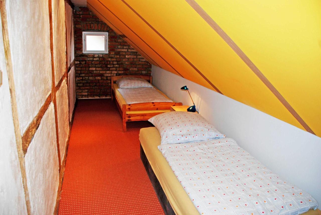 Ferienwohnungen Im Gutshaus Gnies Exteriör bild