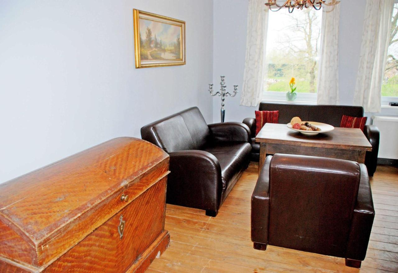 Ferienwohnungen Im Gutshaus Gnies Exteriör bild