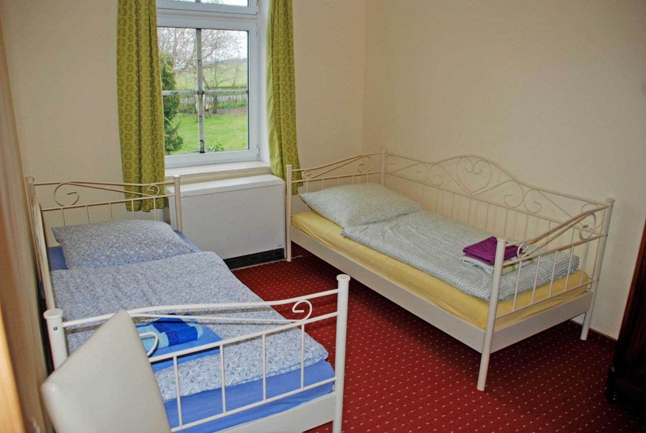 Ferienwohnungen Im Gutshaus Gnies Exteriör bild